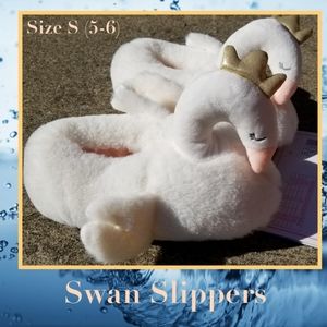 Plush Swan Slippers Size S (5-6)